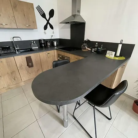Appart. Sur Avec Garage Et Wifi. Appartement